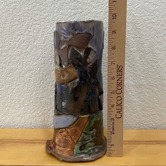 Vintage Unique Brutalist Clay Pottery Signed Hobbyist? 9.5” Cylindrical Vase - Picture 7 of 16